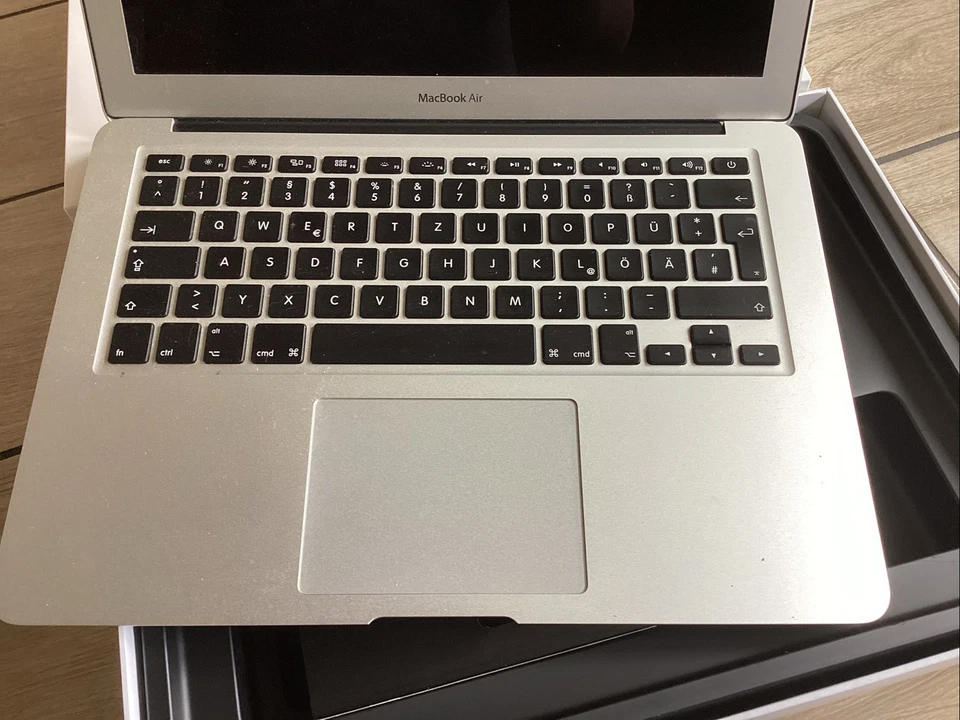 Apple MacBook Air 13" · i5 5th gen 1.6 GHz · 8GB · 128GB, Foto 2 von 5