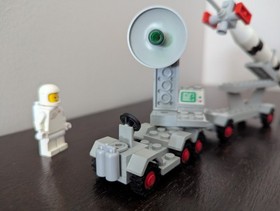Vintage (1979) LEGO Classic Space set 462 Mobile Rocket Launcher - RARE