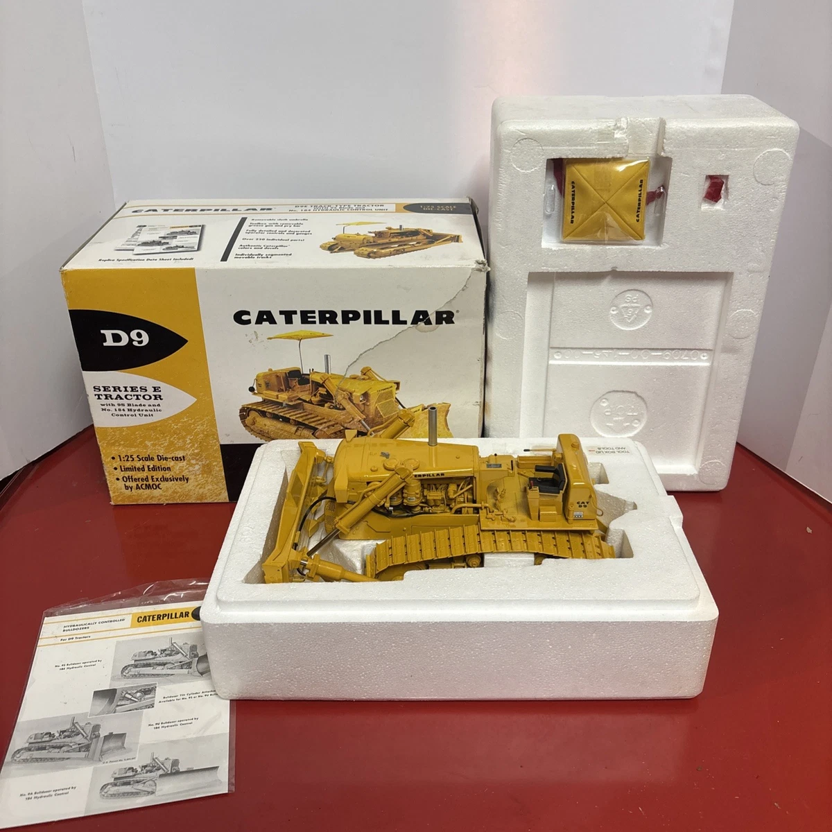 Miniature Caterpillar D9N Bulldozer – NZG 1:50, Logo Pyramid, N°298.3, Emballage D'origine