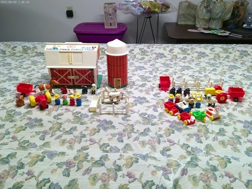 Vintage Fisher-Price Little People Play Family Farm #915 - Complete with MORE