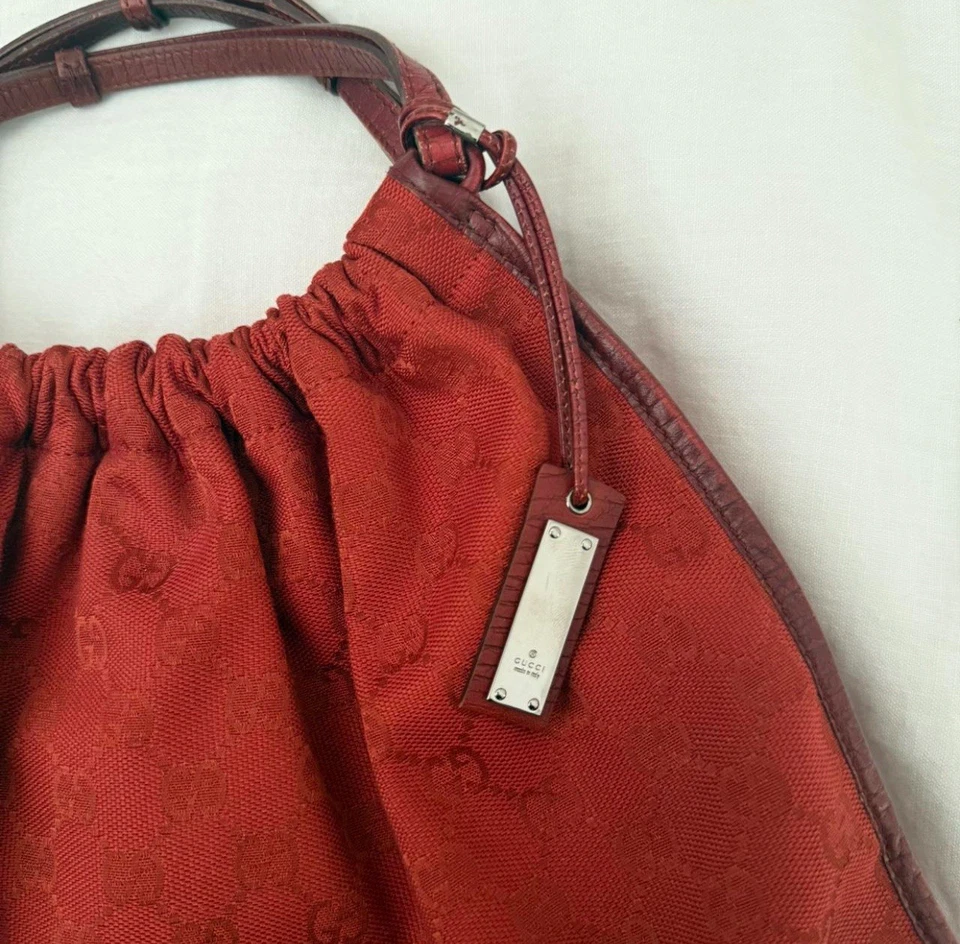 Gucci Monograma Hobo Rojo Foto 3 de 4