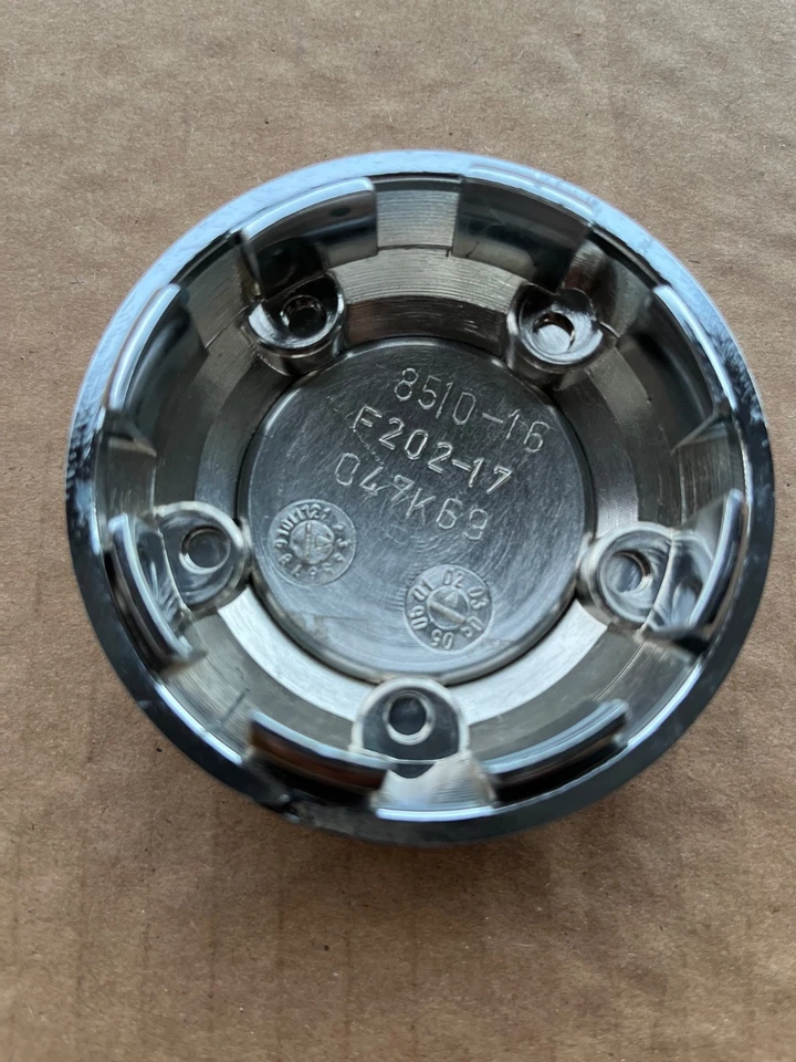 AMP Whell Center Cap Used Good 1 piece part # 8510-16 F202-17 047K69 - Image 4 of 4