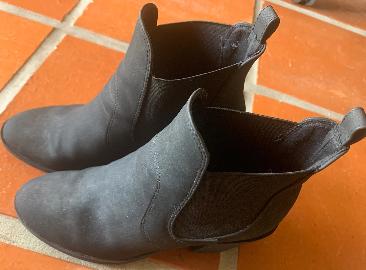 Divided chelsea clearance boots