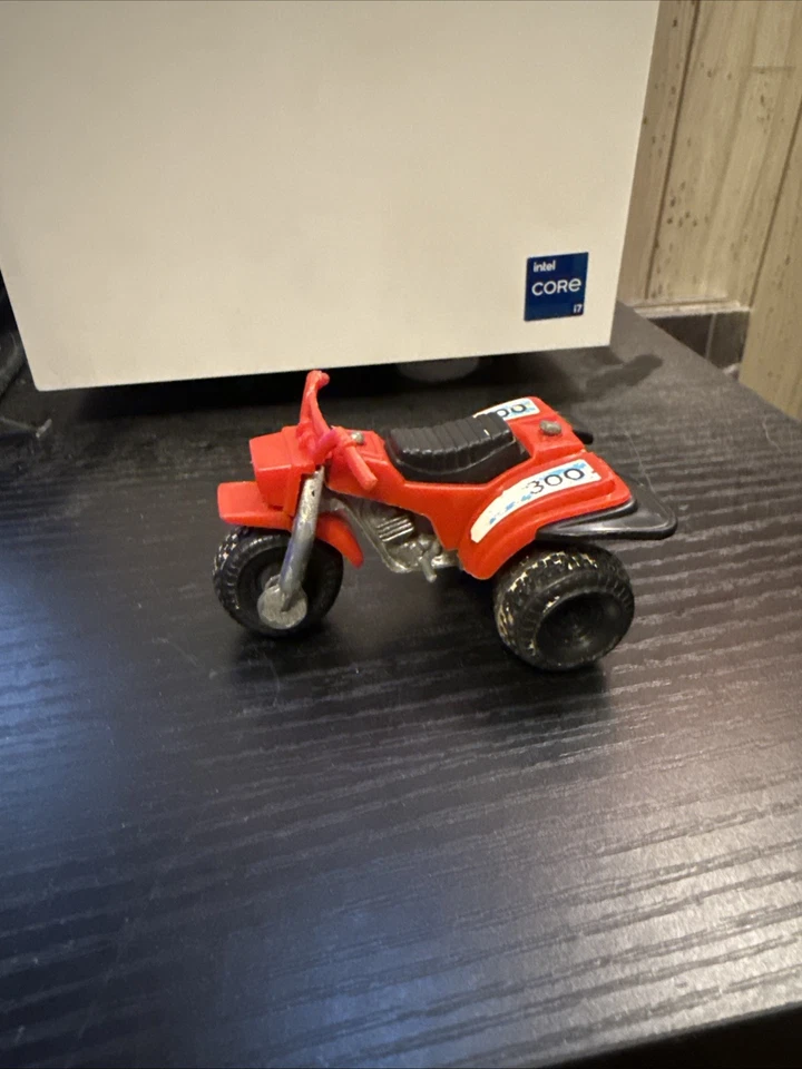 De colección Años 80 Honda 300 ATV 3 Ruedas Diecast Rojo Máquina de la Muerte Juguete Foto 4 de 4