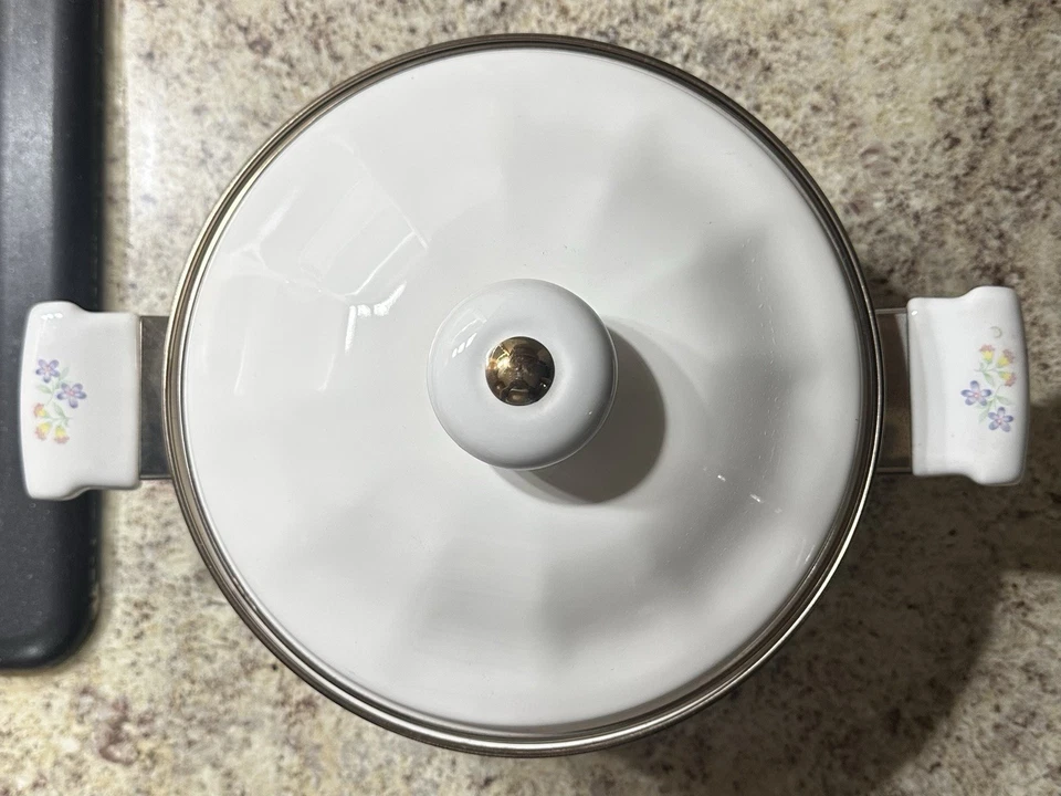 NEW, Enamel Cookware By Sarma Studios, Japan, "Victorian Flowers", 1½ Qrts, Lid - Image 3 of 4