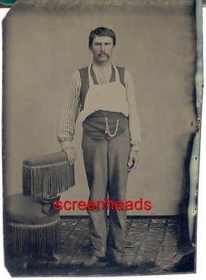 1800s ANTIQUE ''Young Saloon Bartender Wearing Apron'' TINTYPE PHOTO