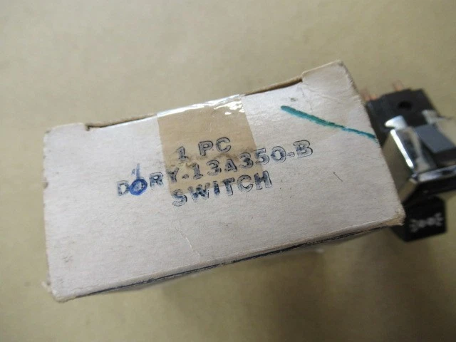Ford Capri mk1 Hazard Warning Light Switch, Brand New, N.O.S, Also Transit mk1. — 第 3/4 张图片