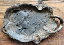 RARE 1800'S BRADLEY HUBBARD CAST IRON ART NOUVEAU SMOKING LADY ASHTRAY