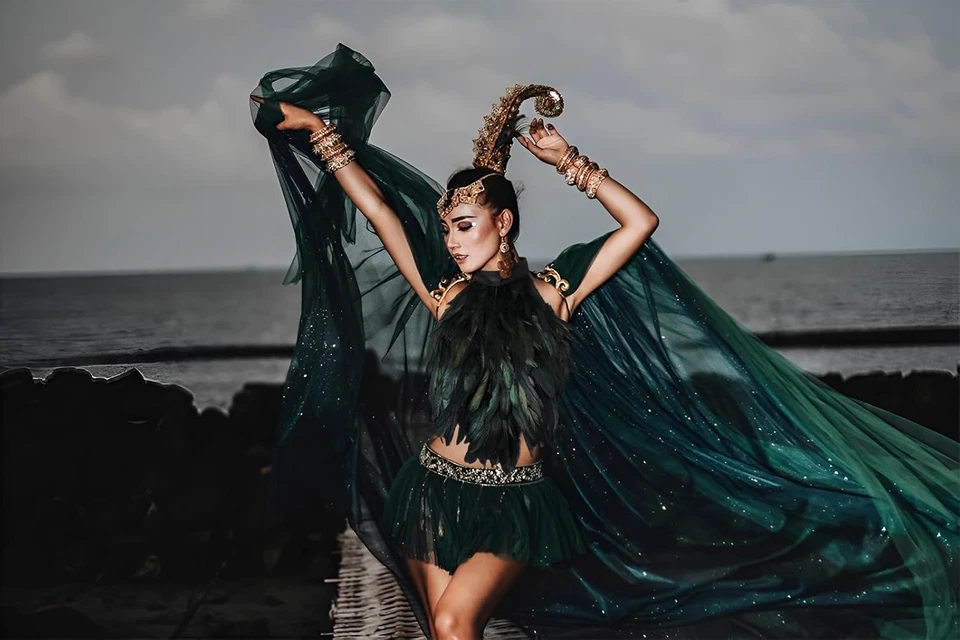 Fantasia xale cabo de pena colarinho asas bruxa adulto pescoço de corvo - Imagem 4 de 4