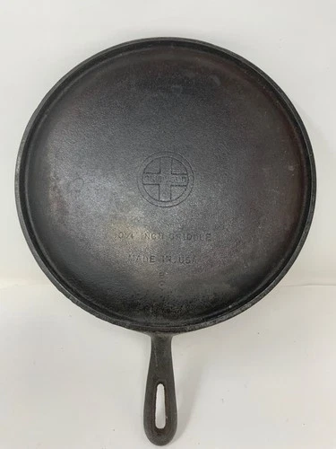 Griswold 9 Cast Iron Griddle Made In USA 10 1/4"