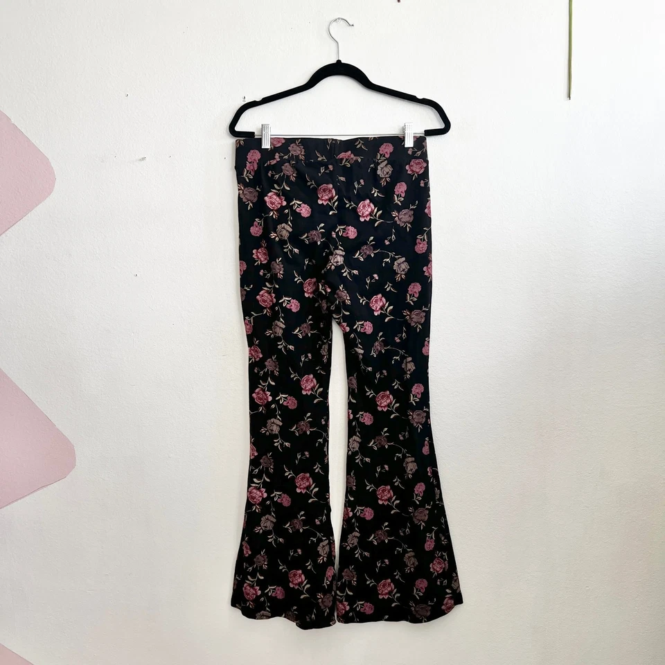 Pantalones acampanados tórridos negros florales talla 1X Boho retro hippie Foto 2 de 4