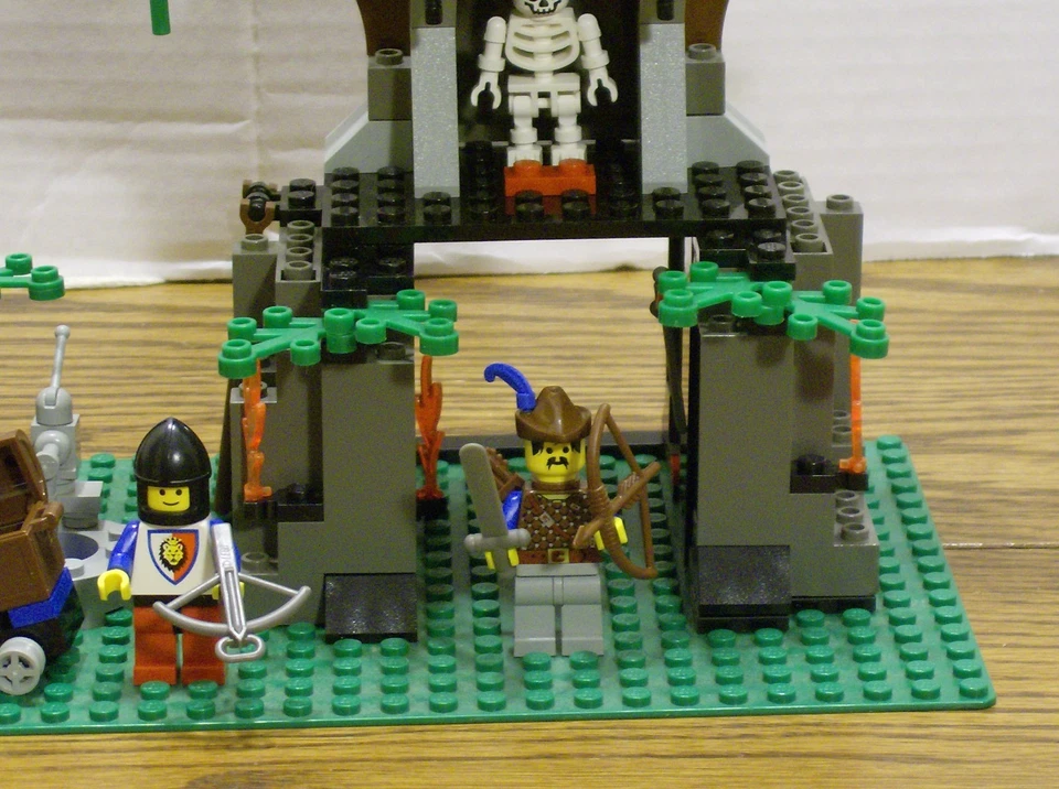 Lego 6046 Castle Dark Forest HEMLOCK STRONGHOLD Complete w/Instructions - Image 3 of 4