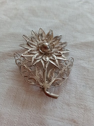 Broche Vintage Hache En Métal Filigrané - Argenté, Bijou Ancien
