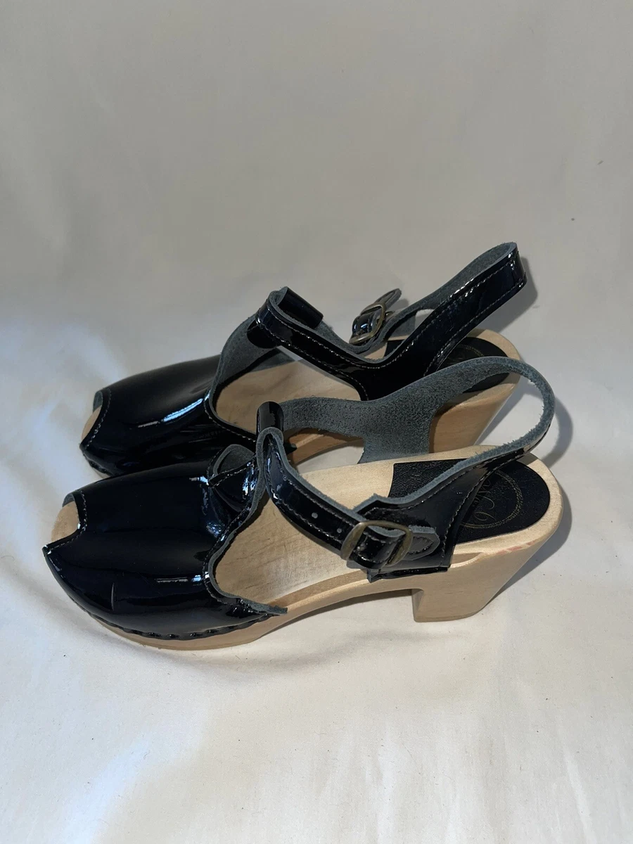 T hotsell strap clog