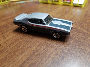 hot wheels 69 pontiac gto judge