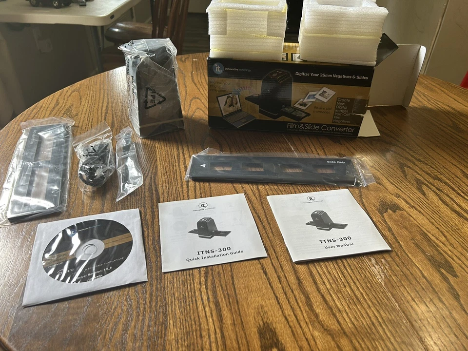 Innovative Technology 35mm Negative Film and Slide Converter to PC - Image 4 of 4