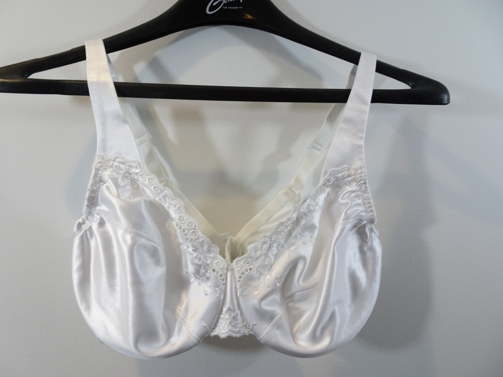 Vintage Vanity Fair Bra 3D White Second Skin Satin Sh… Gem