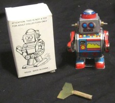 MS235 Silver Tin Toy, Wind-Up, Collectible Robot w/ Key  Original Box 