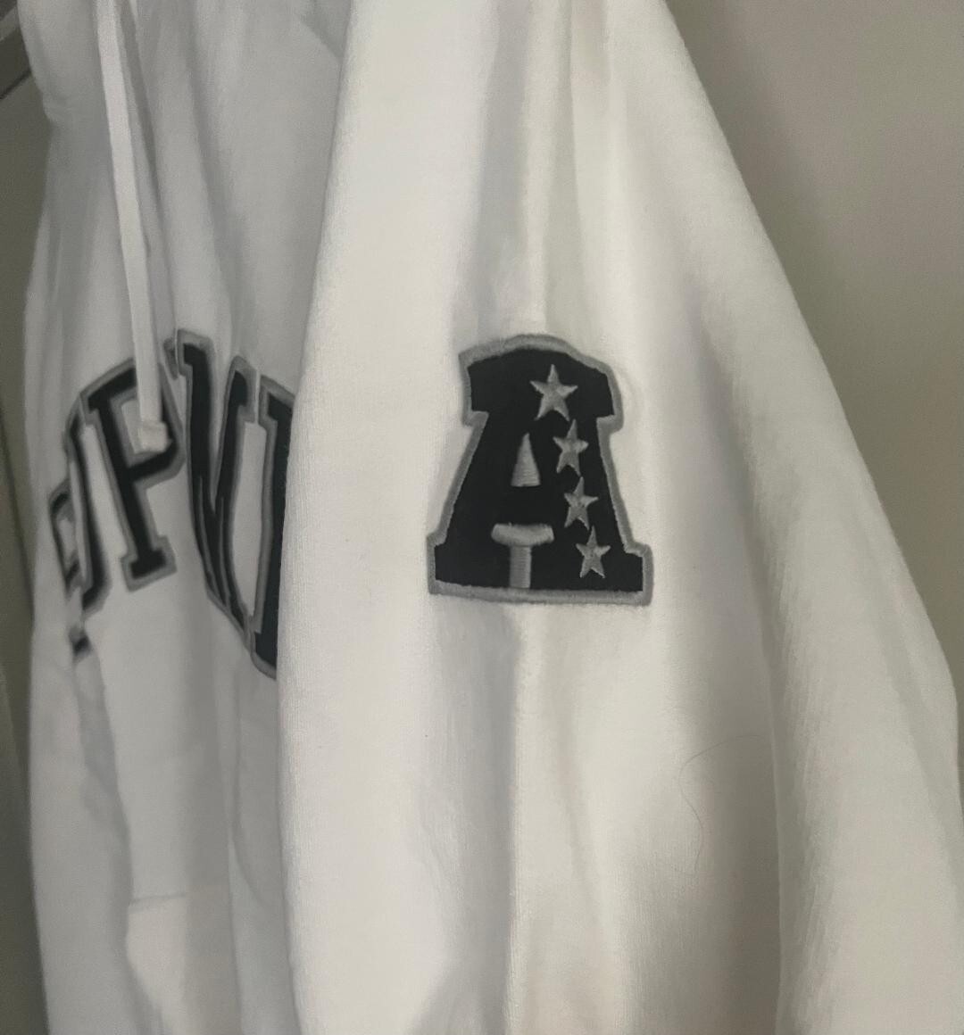 SUPREME NFL Raiders Hooded Sweatshirt - Medium - White SUPREME NFL Raiders Hooded Sweatshirt - Medium - White