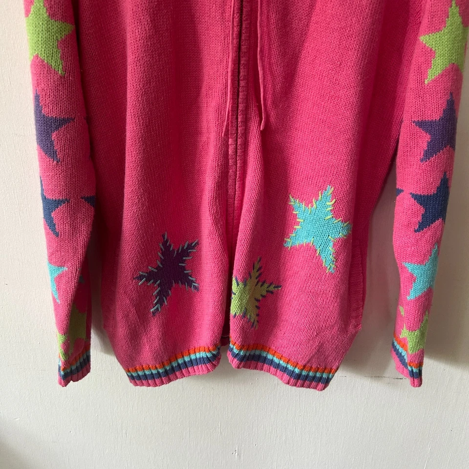 Cárdigan tejido Quacker Factory para mujer medio rosa estrellas rayas cremallera bolsillo con capucha Foto 2 de 4