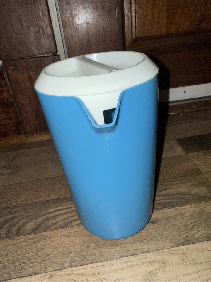 Jarra Rubbermaid 2445 clásica de 2 1/4 cuartos color turquesa con tapa blanca - De colección Foto 4 de 4