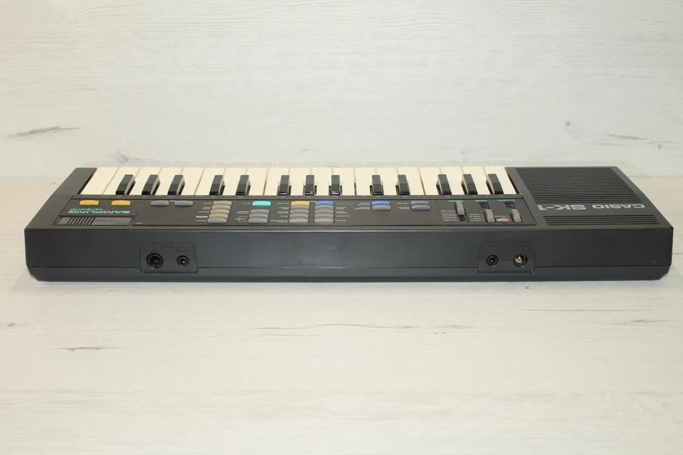 VINTAGE KEYBOARD SAMPLING "CASIO SK-1" PORTABLE 32 KEY WORKING JAPAN 1985 - Imagen 3 de 4