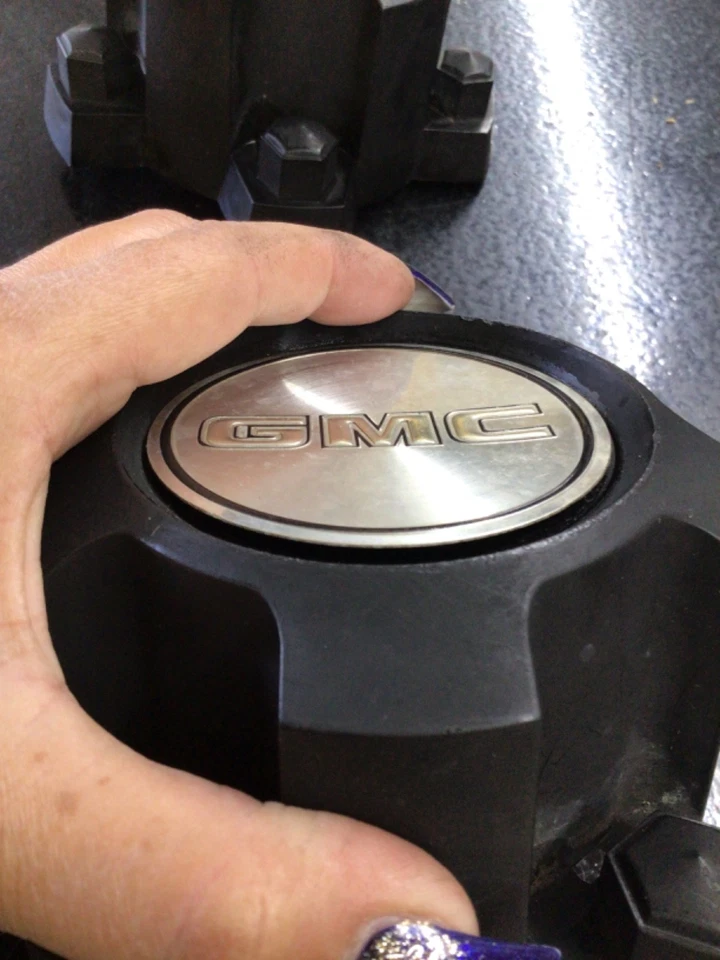 1986-1993 GMC S15/ Pick up/Jimmy / S10/ Blazer Black Center Caps OEM 14035565 - Image 2 of 4