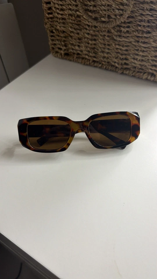 lunettes de soleil - Photo 1/4