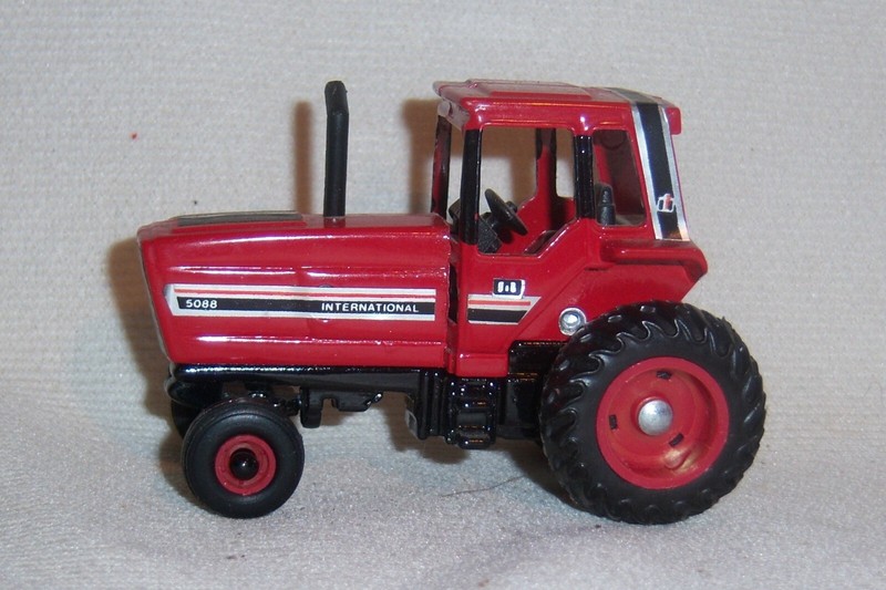 1/64 Ertl Case IH 5088 with Rare Red Rims and WFE Farm Toy Tractor Diecast