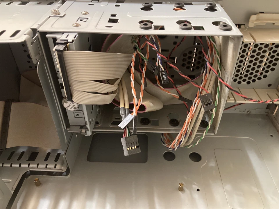 Antec Vintage Retro Computer Case Optical and Floppy Drives No PSU - Image 4 of 4