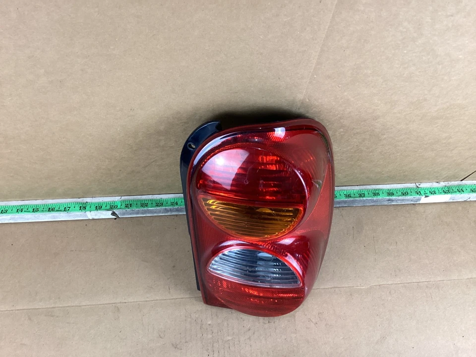 Задний правый задний фонарь в сборе для Jeep Liberty 2002 - 2004 годов выпуска - Изображение 3 из 4