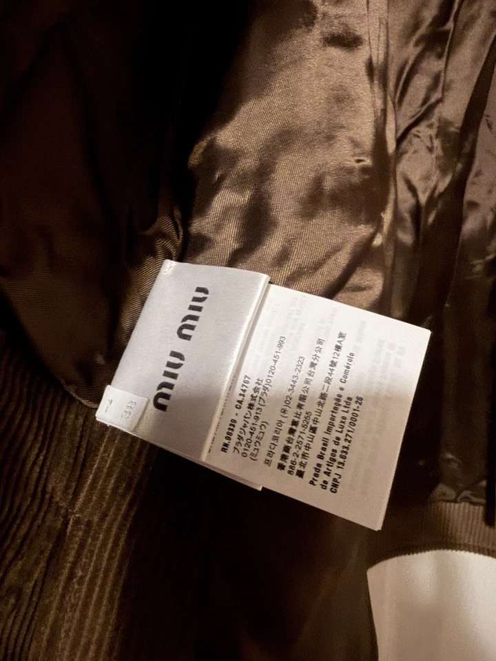 Chaqueta de gran tamaño de pana marrón Miu Miu - cuello de gamuza, detalle de logotipo Foto 3 de 3