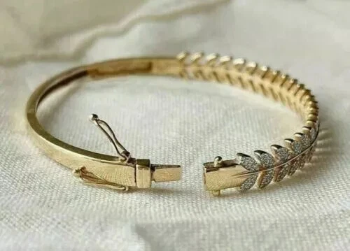 Brazalete Brazalete Hoja Diamante Creado en Laboratorio Redondo Para Mujer Chapado en Oro Amarillo 14K Foto 3 de 4