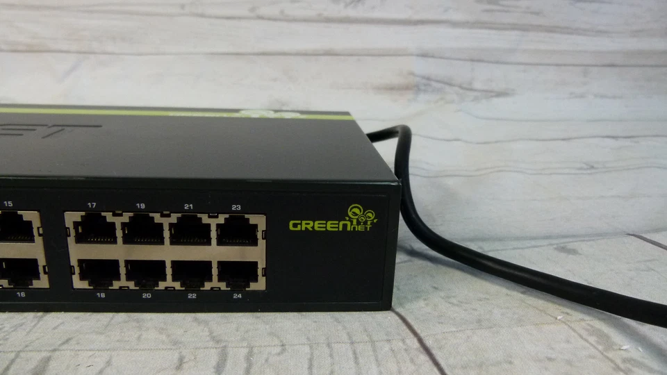 TrendNet TE100-S24g 24-Port 10/100 Mbps GREENnet Switch - Image 4 of 4