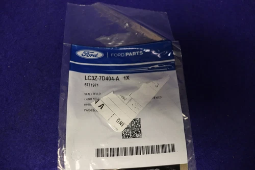 NEW 20-24 FORD SUPERDUTY TRANMISSION SEAL LC3Z-7D404-A AKF0924
