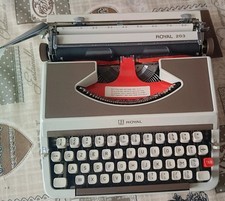 Vecchia Macchina da Scrivere Portatile 