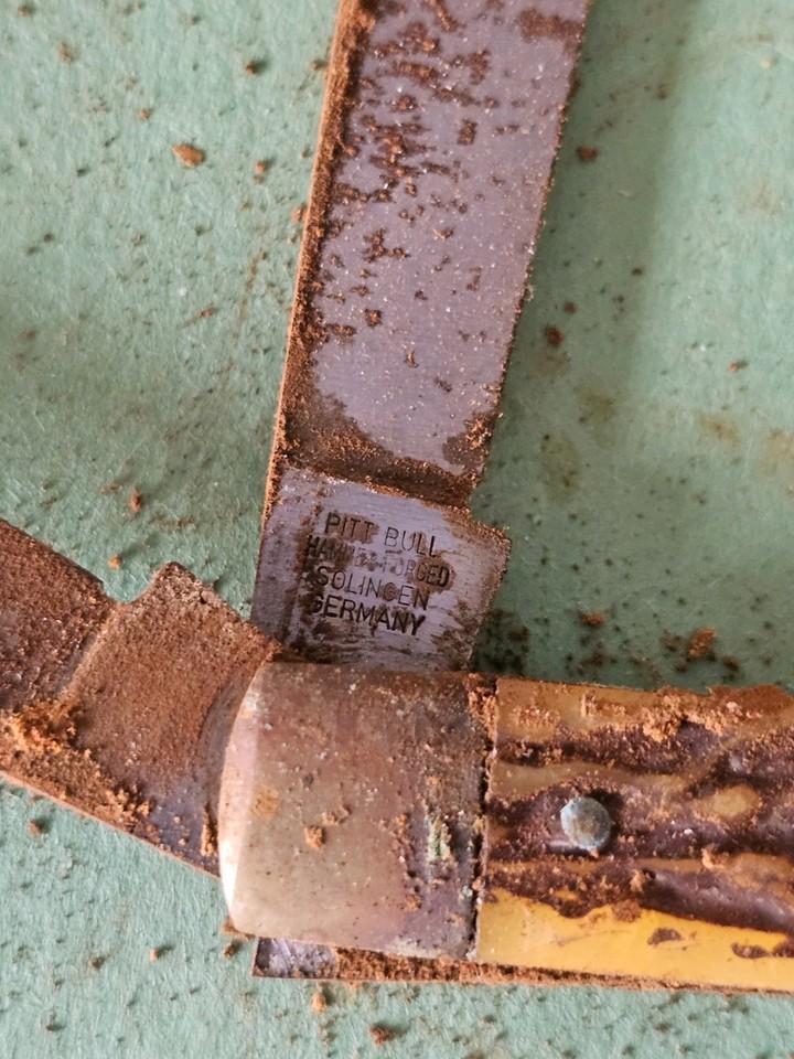 JUNK RUSTY LOT OF 2 PITBULL Pocket KNIFES Solingen Germany GARBAGE ...