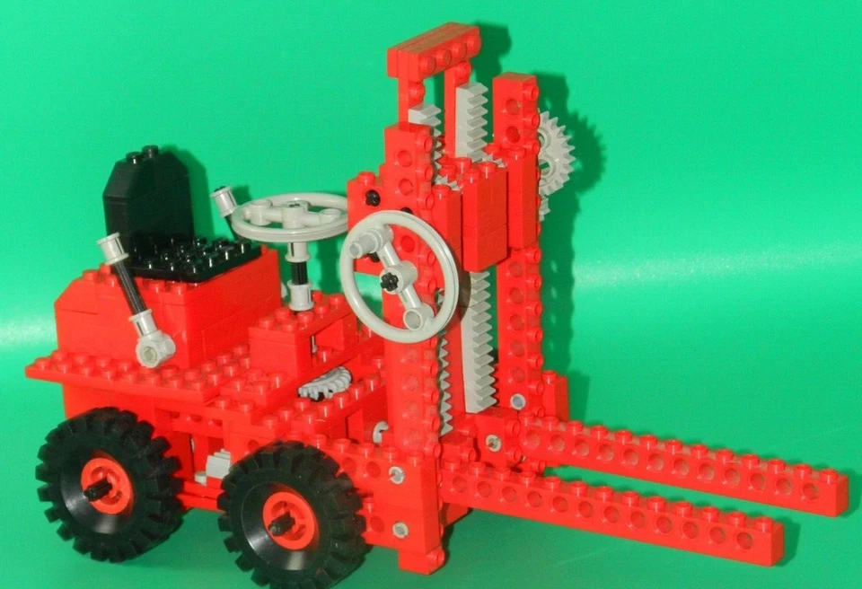 LEGO Technic Forklift 850 Boxed with Instructions, photo 4 of 5