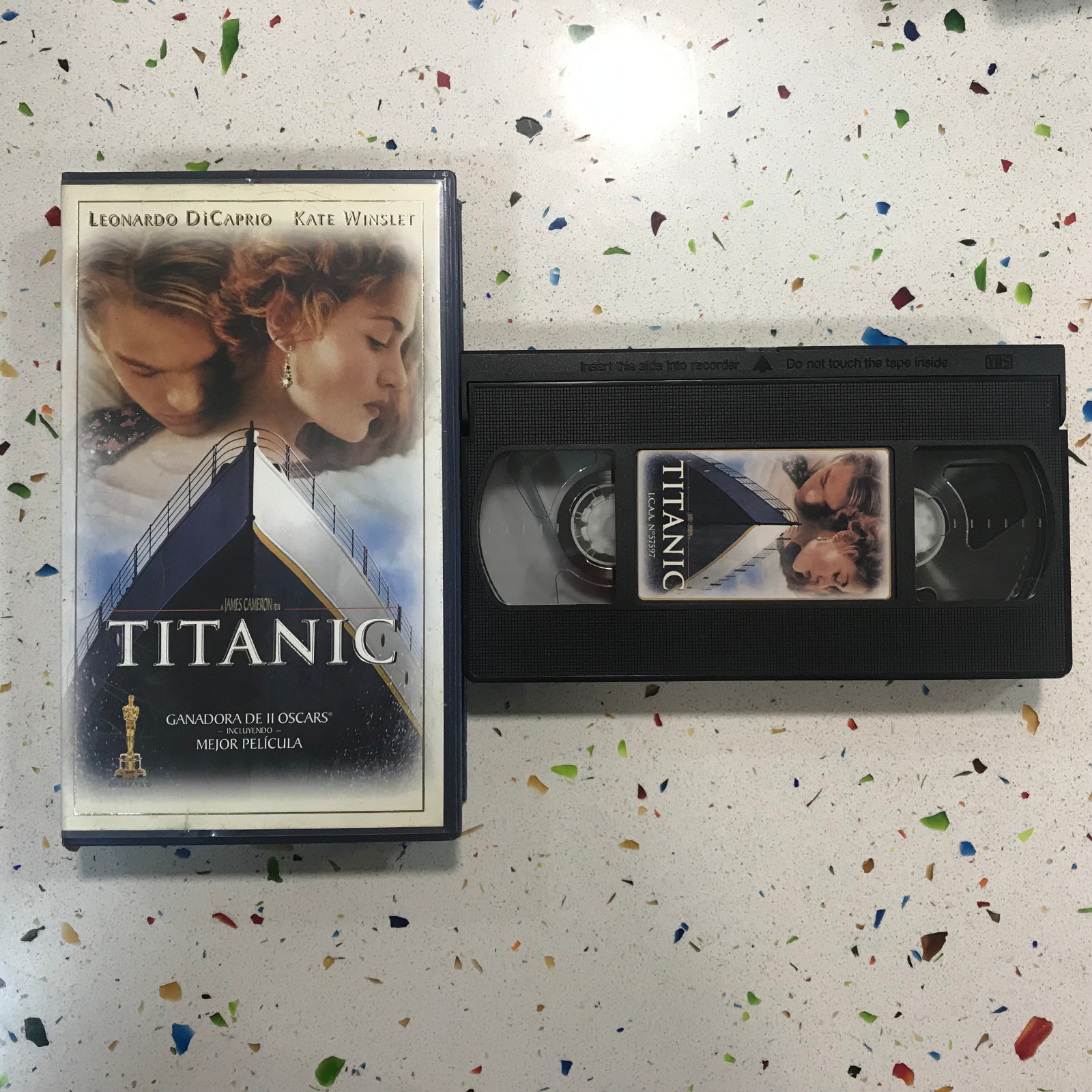 Titanic VHS Leonardo DiCaprio Kate Winslet James Cameron 2 OSCARS Mastered