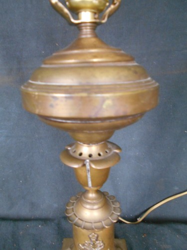 ANTIQUE 19th C. FANCY BRASS ASTRAL LAMP ON A FOOTED BASE - Picture 7 of 13