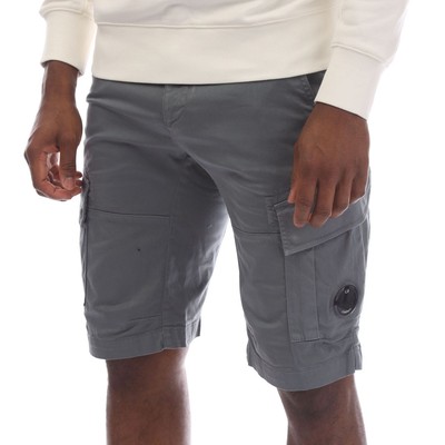 Herren C.P. Company Stretch Satin Cargo Shorts in Grau