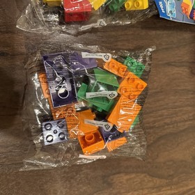 Lego Duplo 10544 The Joker Challenge Batman Batmobile Missing Batman Cape