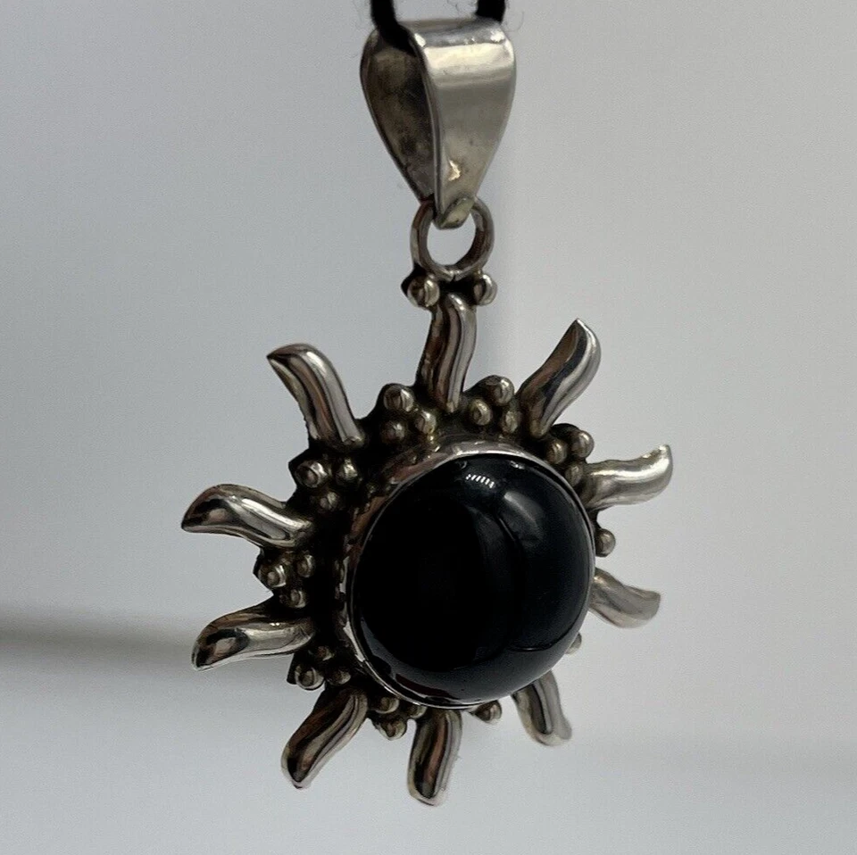 CIONDOLO PER COLLLANA UOMO E DONNA SOLE INDIANO DI ONICE NERO LISCIO ARGENTO 925 - Immagine 3 di 4