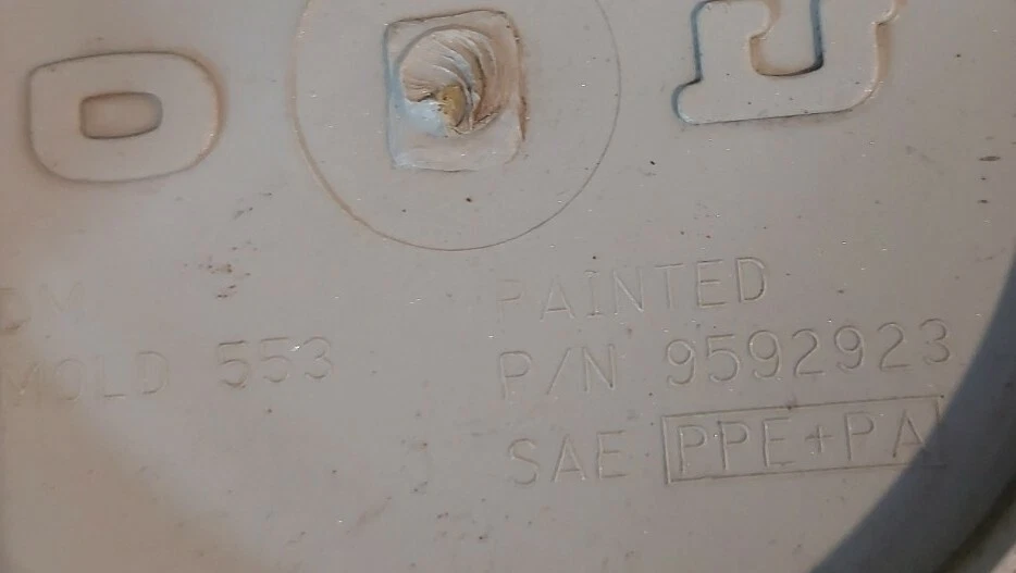 (4) Juego de cuatro tapacubos centrales rueda buick lesabre 2000-2001. OEM. Usado. 9592923. Foto 4 de 4