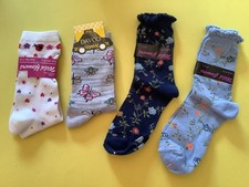 4 PAIRS WOMEN S NOVELTY SOCKS NWL 9-11 FLOWERS/BUTTERFLY BLUE/GRAY/WHITE