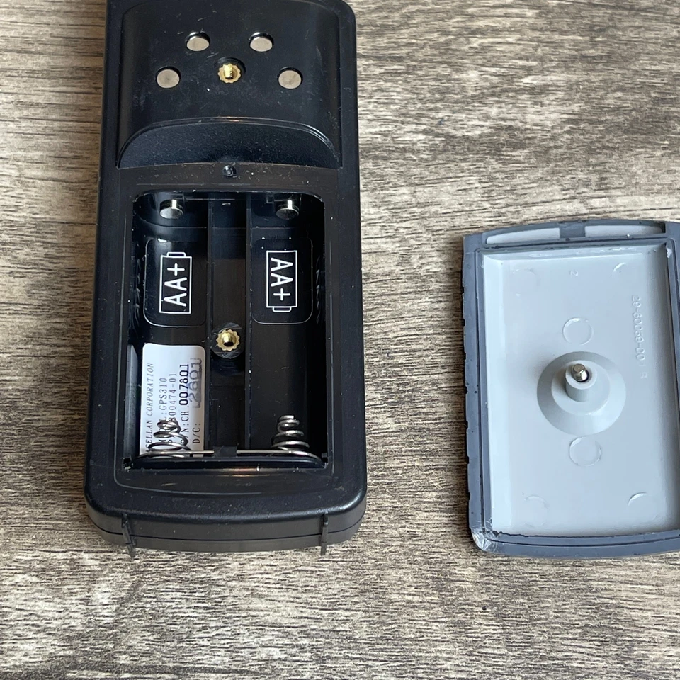 Magellan GPS 310 Black Portable 12-Channel 1.5" Display Satellite GPS Navigator - Image 2 of 4