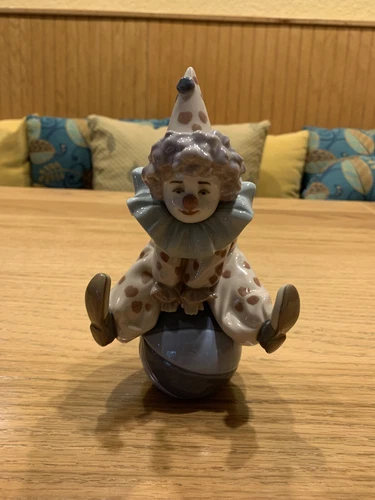 Lladro figurine clown circus carnival Spain 5813 Having a Ball sculpture