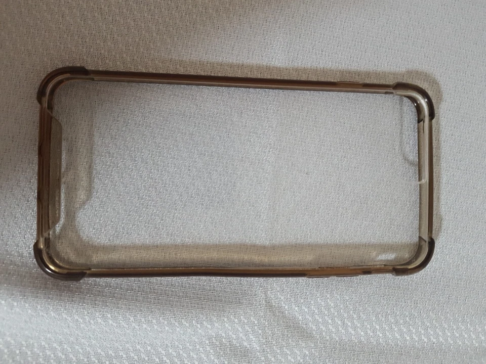 Funda Tech21 Evo dorada con estética blanca Elite iPhone 7/8/SE2/SE3  Foto 3 de 4