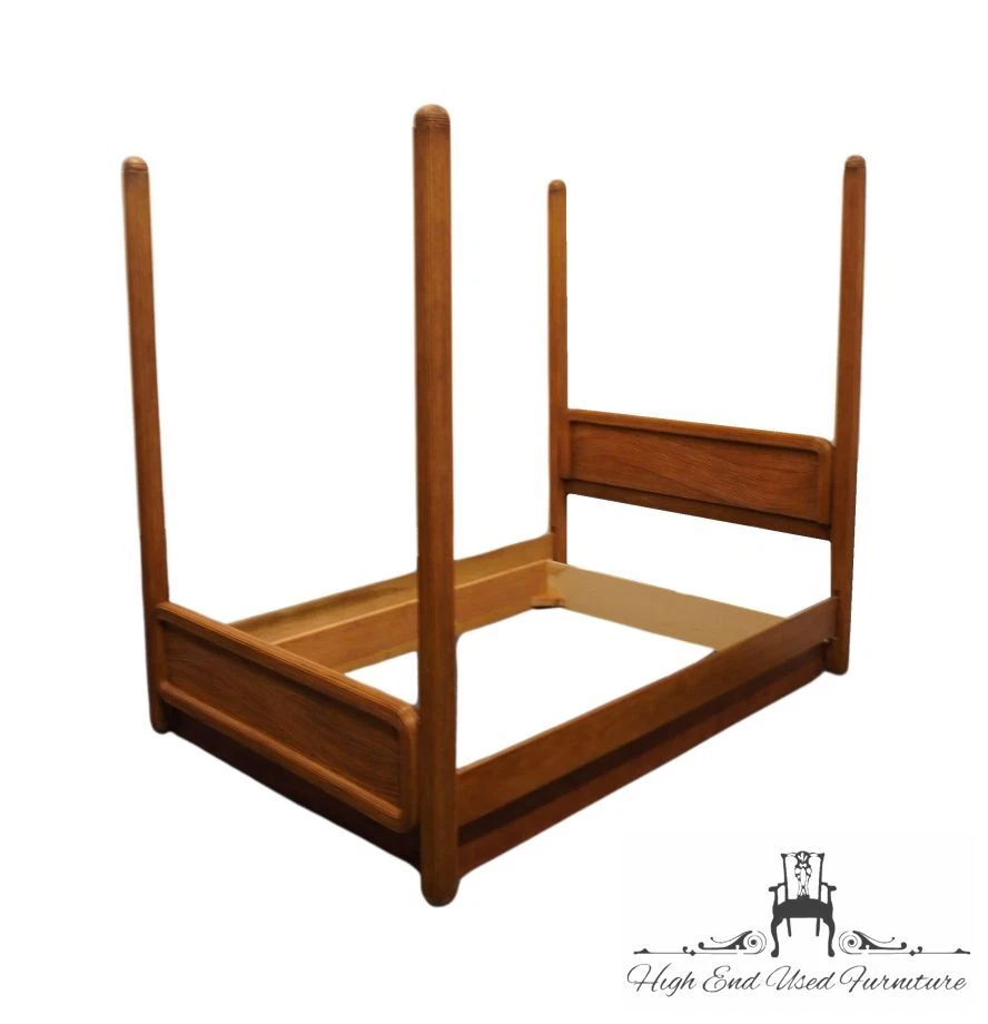 Cama con cuatro carteles AMERICAN DREW contemporánea moderna tamaño queen Foto 2 de 4