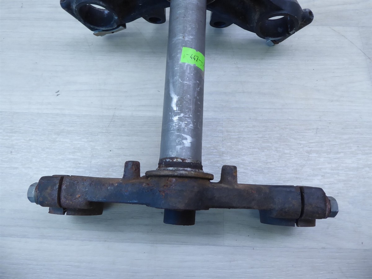 1977 Kawasaki KZ400 K447) triple tree steering stem clamp
